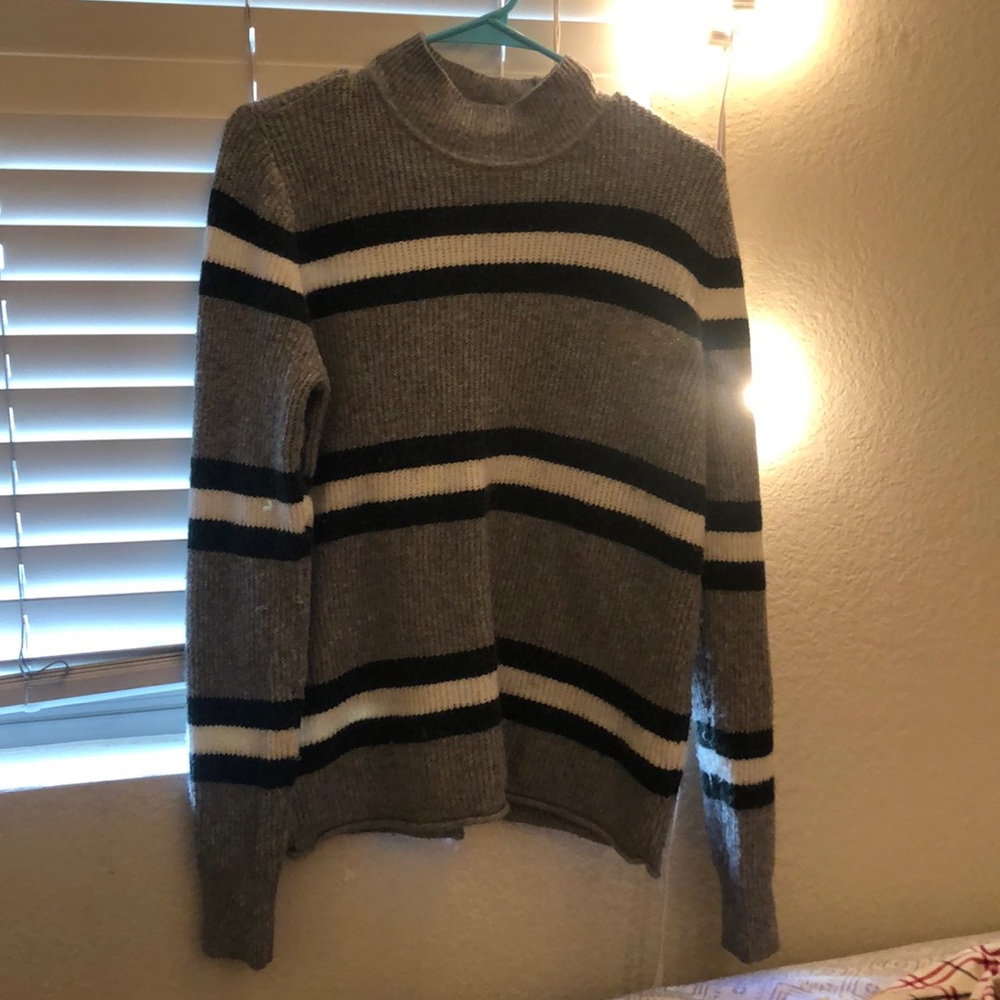 Pink rose size M turtle neck sweater
